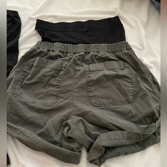 2 pairs of comfy maternity shorts! EUC WORN ONCE OR TWICE! - Picture 6 of 7